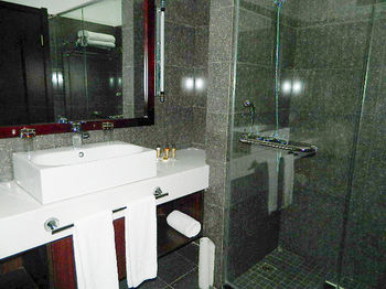 Imagen del bar/restaurante del Hotel Infotur. Foto 2