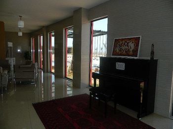 Imagen del bar/restaurante del Hotel Infotur. Foto 3