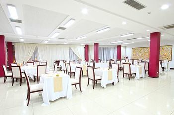 Imagen del bar/restaurante del Hotel Infotur. Foto 4