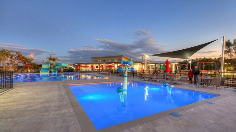 Imagen de la piscina del Hotel Ingenia Holidays Rivershore. Foto 29