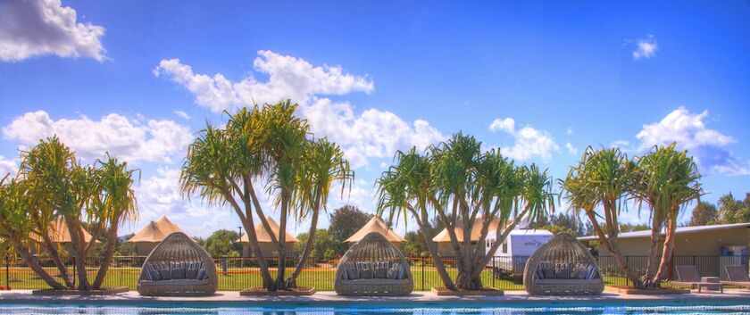 Imagen de la piscina del Hotel Ingenia Holidays Rivershore. Foto 32