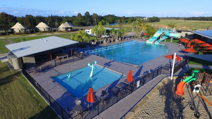 Imagen de la piscina del Hotel Ingenia Holidays Rivershore. Foto 33