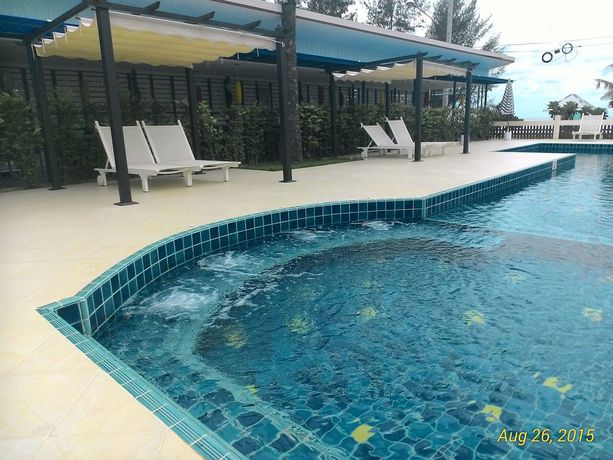 Imagen de la piscina del Hotel Ing-fah Villa. Foto 13