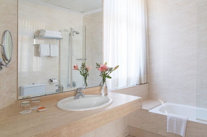 Imagen de la habitación del Hotel Inglaterra, Granada. Foto 9