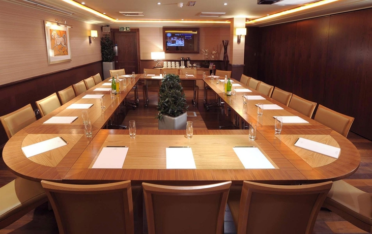 Imagen de los interiores del Hotel Ingliston Country Club. Foto 15