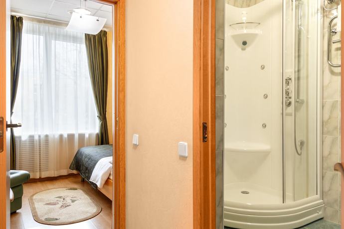 Imagen de la habitación del Hotel Ingria. Foto 14