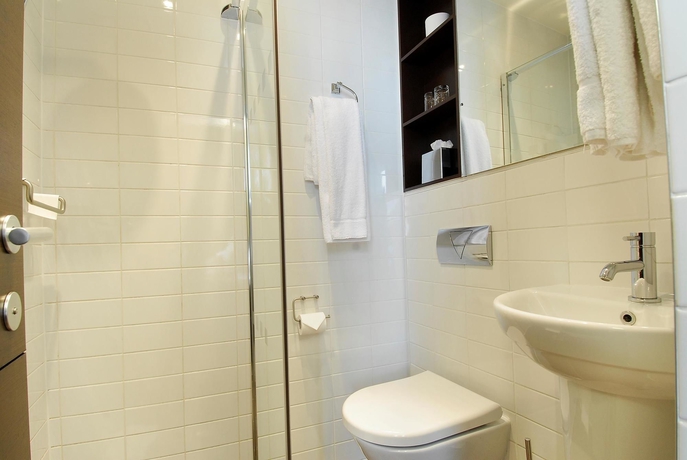 Imagen de la habitación del Hotel Inhabit Queens Garden. Foto 7