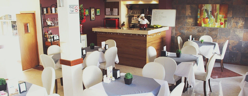 Imagen del bar/restaurante del Hotel Inhouse Culiacán. Foto 4