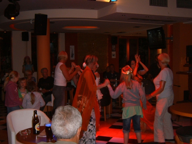 Imagen del bar/restaurante del Hotel Iniohos Zante and Suites. Foto 4