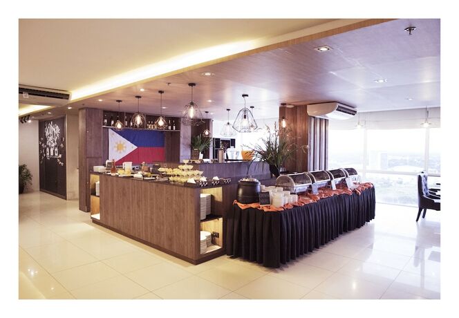 Imagen del bar/restaurante del Hotel Injap Tower. Foto 17