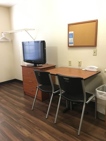 Imagen de la habitación del Hotel Inland Suites Lamar Street. Foto 15
