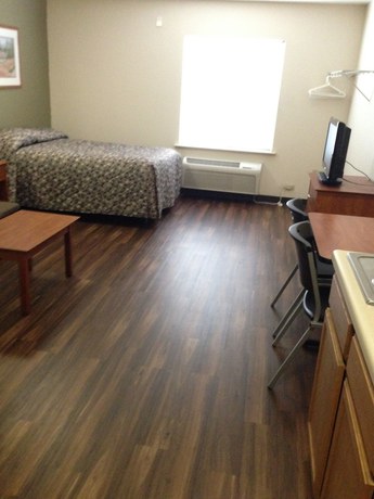 Imagen de la habitación del Hotel Inland Suites Lamar Street. Foto 17