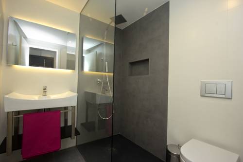 Imagen de la habitación del Hotel Inmosantos Apartaments Nuria. Foto 4