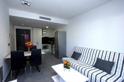 Imagen de la habitación del Hotel Inmosantos Apartaments Nuria. Foto 10