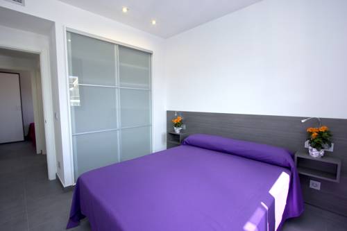 Imagen de la habitación del Hotel Inmosantos Apartaments Nuria. Foto 14