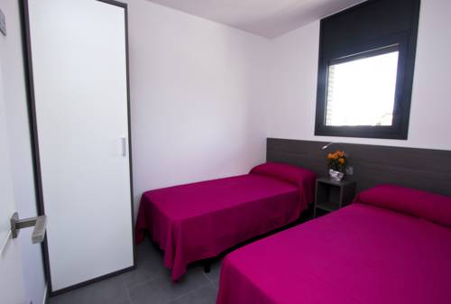 Imagen de la habitación del Hotel Inmosantos Apartaments Nuria. Foto 15
