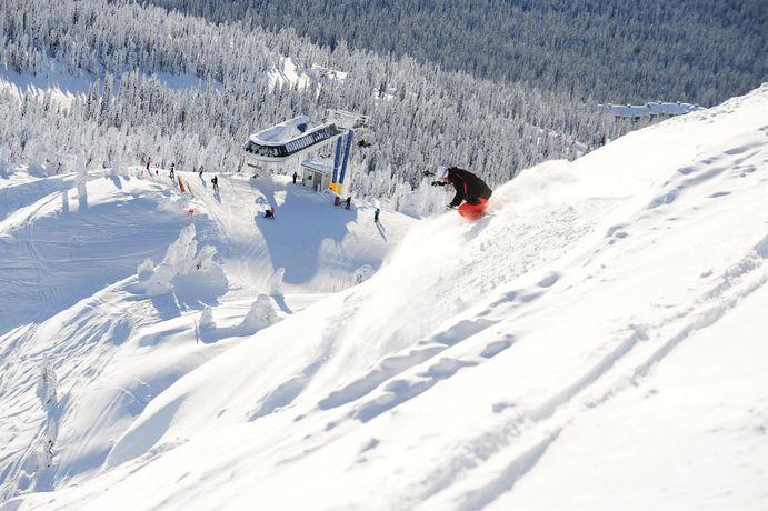 Imagen de los exteriores del Hotel Inn At Big White. Foto 12