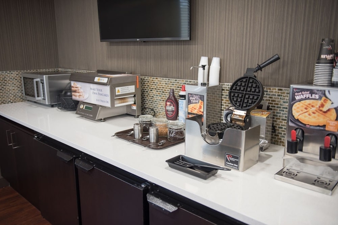 Imagen del bar/restaurante del Hotel Inn At Chocolate Ave, Surestay Collection By Best Western. Foto 6