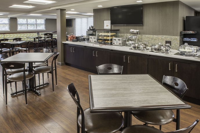 Imagen del bar/restaurante del Hotel Inn At Chocolate Ave, Surestay Collection By Best Western. Foto 9