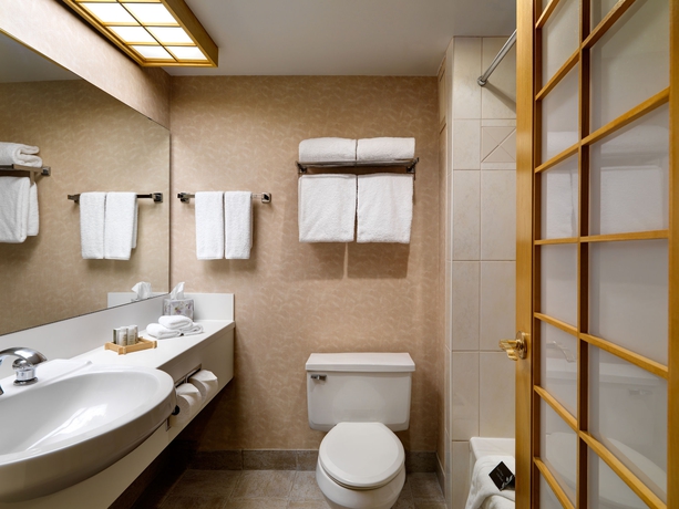 Imagen de la habitación del Hotel Inn At Laurel Point. Foto 5