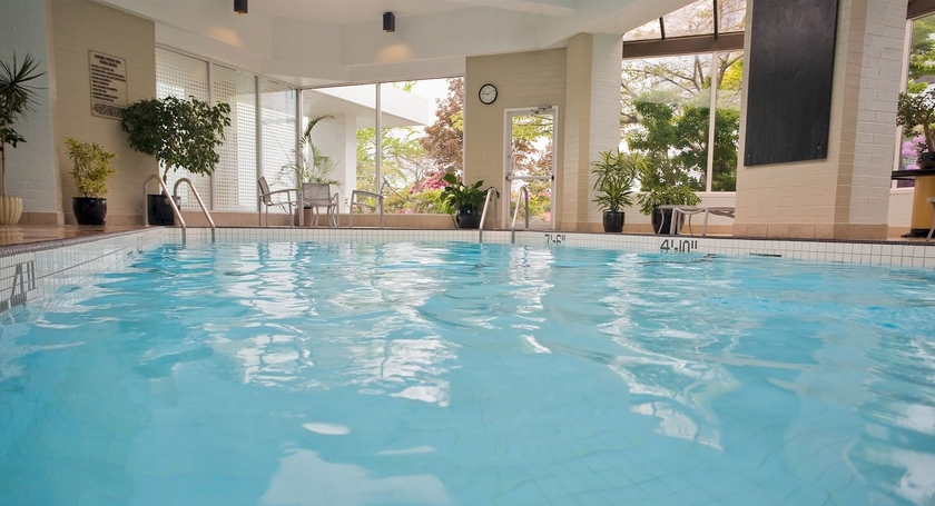 Imagen de la piscina del Hotel Inn At Laurel Point. Foto 15