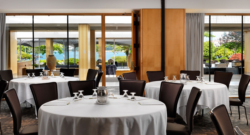 Imagen del bar/restaurante del Hotel Inn At Laurel Point. Foto 4