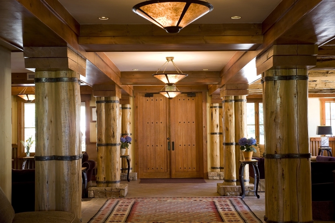 Imagen de los interiores del Hotel Inn At Lost Creek. Foto 15