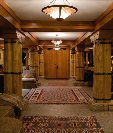 Imagen de los interiores del Hotel Inn At Lost Creek. Foto 16