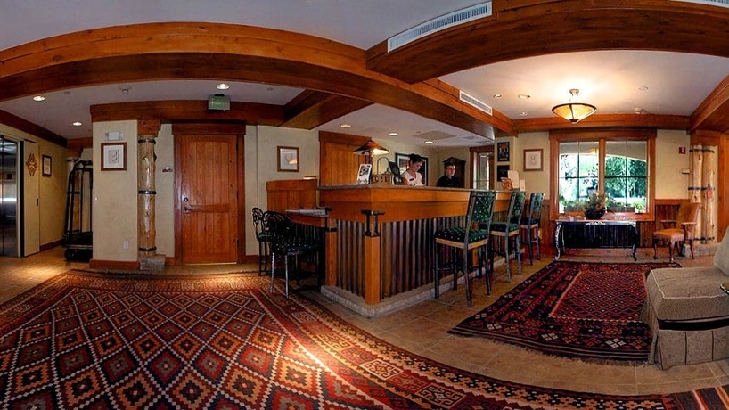 Imagen de los interiores del Hotel Inn At Lost Creek. Foto 17