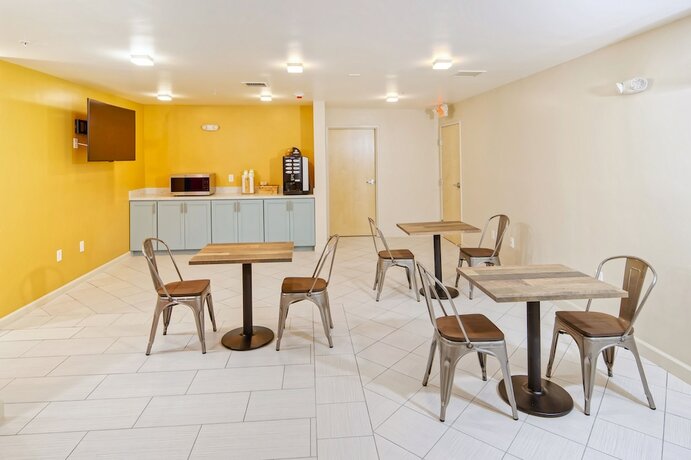 Imagen general del Hotel Inn At Moss Landing Point. Foto 5