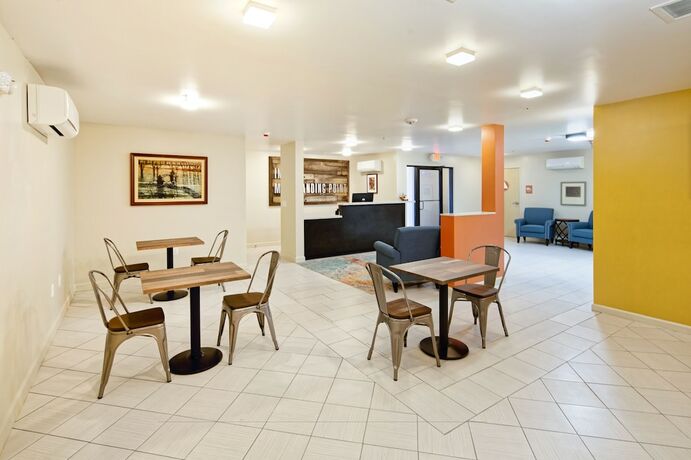 Imagen general del Hotel Inn At Moss Landing Point. Foto 9