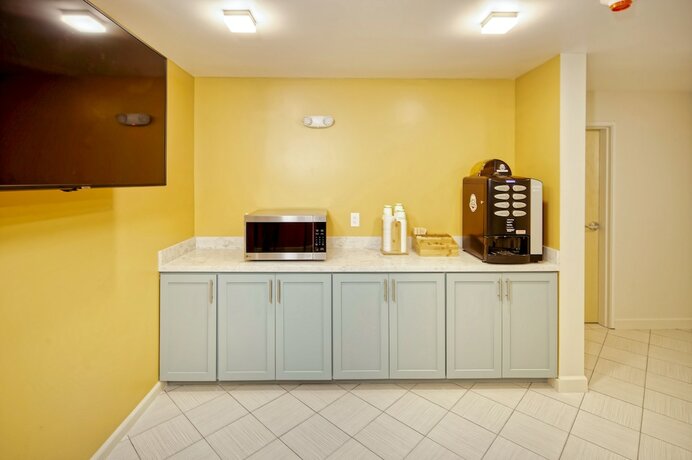 Imagen general del Hotel Inn At Moss Landing Point. Foto 10