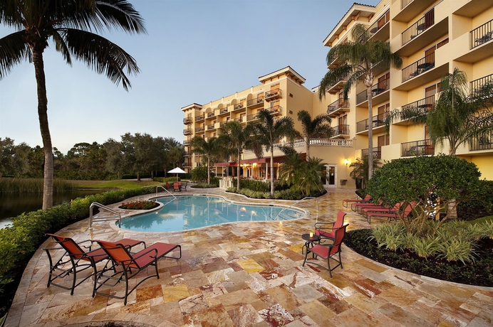 Imagen de la piscina del Hotel Inn At Pelican Bay. Foto 8