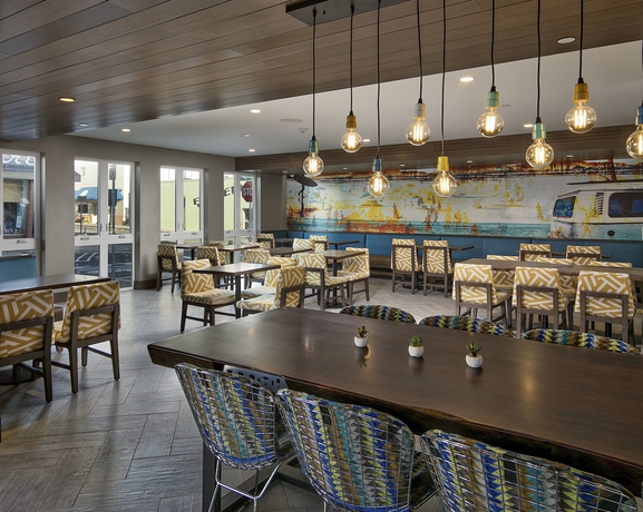 Imagen del bar/restaurante del Hotel Inn At The Pier. Foto 3