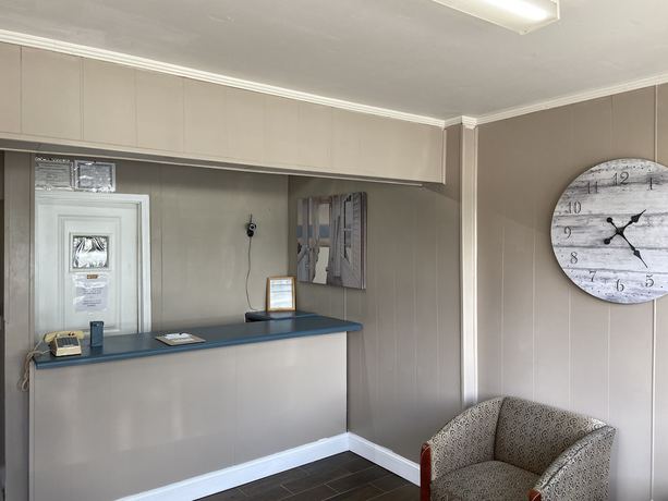 Imagen de los interiores del Hotel Inn Between The Hedges. Foto 13