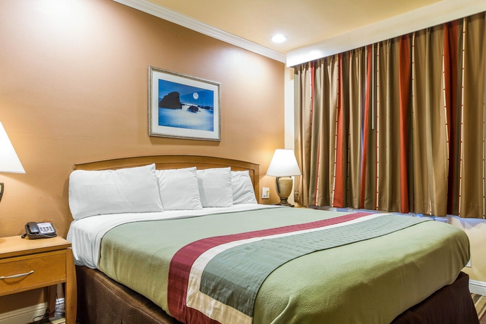 Imagen de la habitación del Hotel Inn By The Coliseum. Foto 8