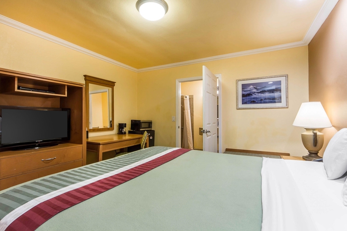 Imagen de la habitación del Hotel Inn By The Coliseum. Foto 9