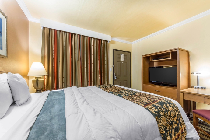 Imagen de la habitación del Hotel Inn By The Coliseum. Foto 12