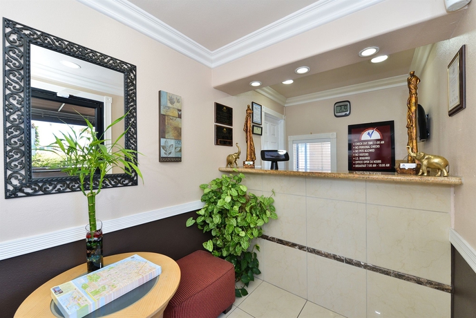Imagen de los interiores del Hotel Inn By The Sfo. Foto 16
