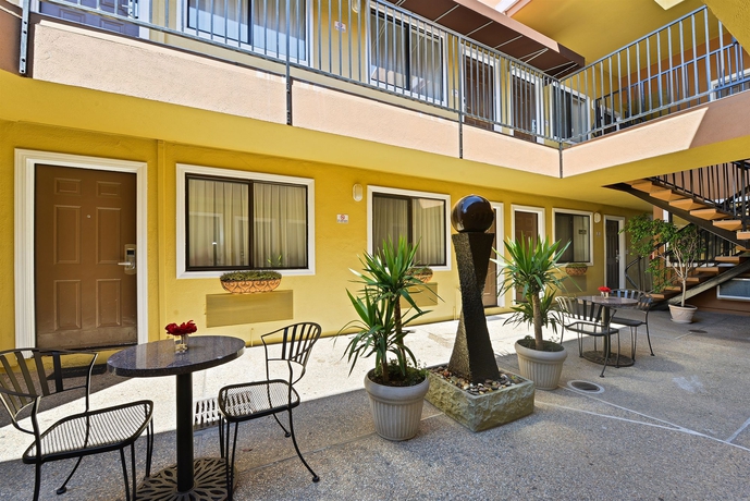 Imagen general del Hotel Inn By The Sfo. Foto 3