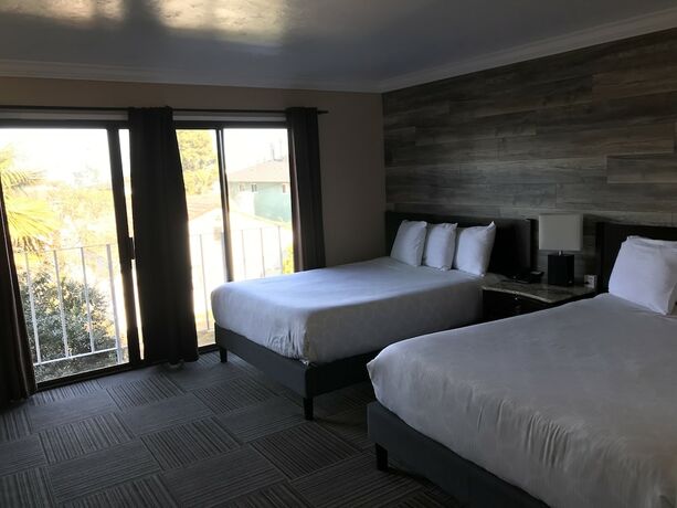 Imagen de la habitación del Hotel Inn By the Bay Monterey. Foto 13