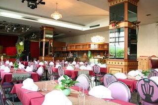 Imagen del bar/restaurante del Hotel Inn Come Suite Bangkok. Foto 1