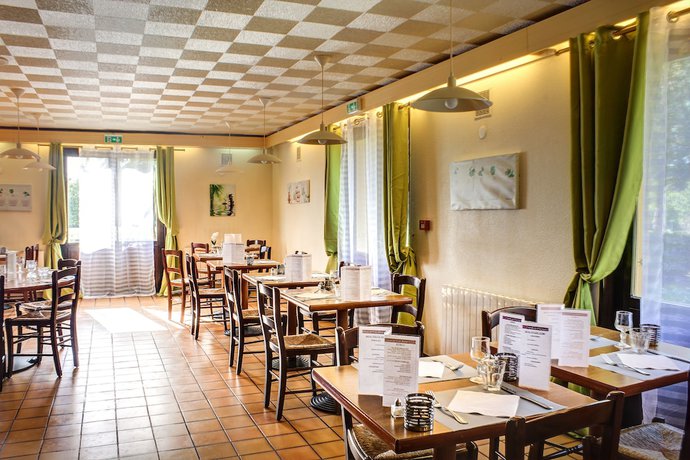 Imagen del bar/restaurante del Hotel Inn Design Bourges Resto Novo. Foto 6