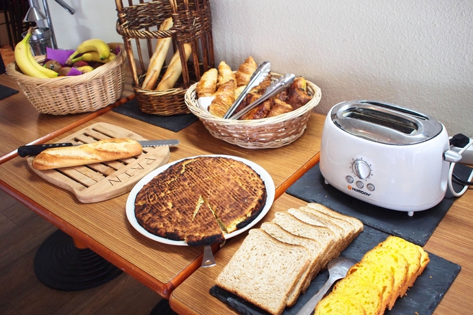 Imagen del bar/restaurante del Hotel Inn Design La Rochelle. Foto 2