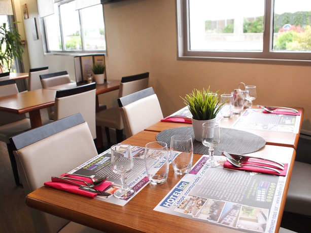 Imagen del bar/restaurante del Hotel Inn Design La Rochelle. Foto 7