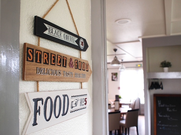 Imagen del bar/restaurante del Hotel Inn Design La Rochelle. Foto 8