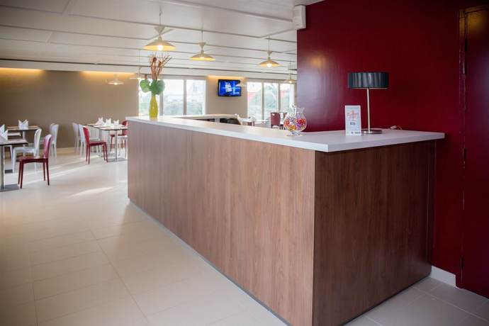 Imagen de los interiores del Hotel Inn Design Laval. Foto 8