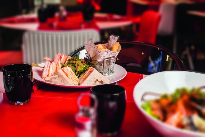 Imagen del bar/restaurante del Hotel Inn Design Paris Place D'italie. Foto 4