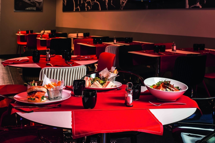 Imagen del bar/restaurante del Hotel Inn Design Paris Place D'italie. Foto 5