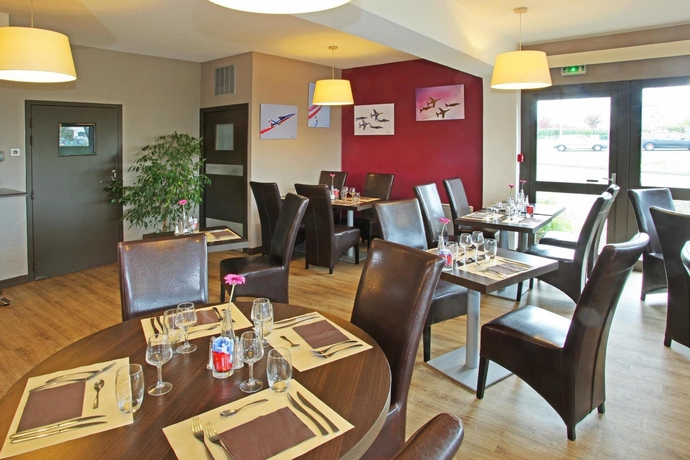 Imagen del bar/restaurante del Hotel Inn Design Poitiers. Foto 3